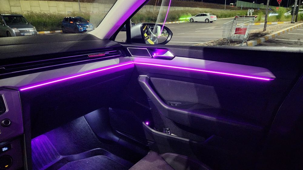 Montaj  Audio Auto/Lumini ambientale/Plafon Instelat