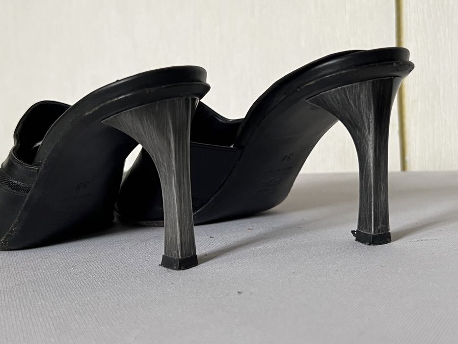 Продаются туфли разные.