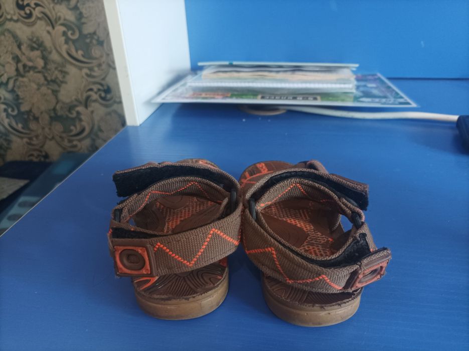 Сандали из разных фирмы...