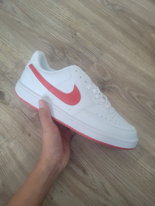 Кроссовки Nike red