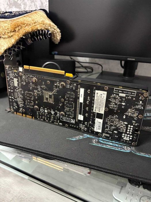 Продается видеокарта  PNY GTX 1080 на 8 Гб