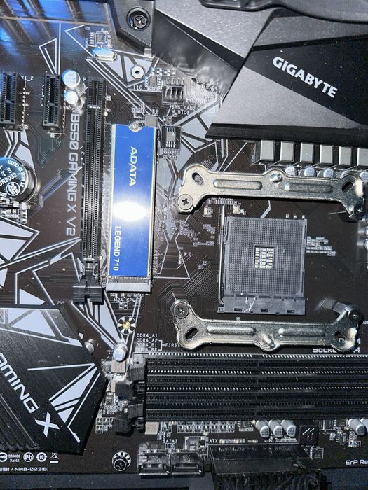 Продам корпус вместе с мат платой, и ссд,