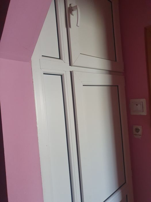 Vând apartament  cu 2 camere și sufragerie