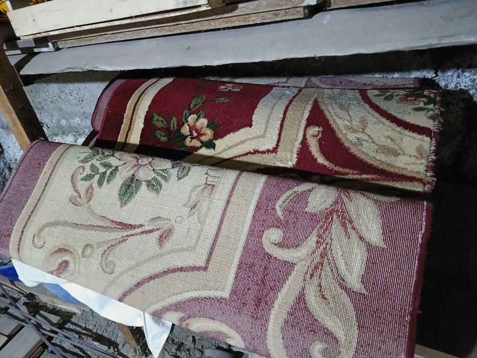 Ковры , дорожки , люстры б/у продаются