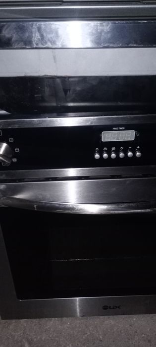 Cuptor și hota la ofertă