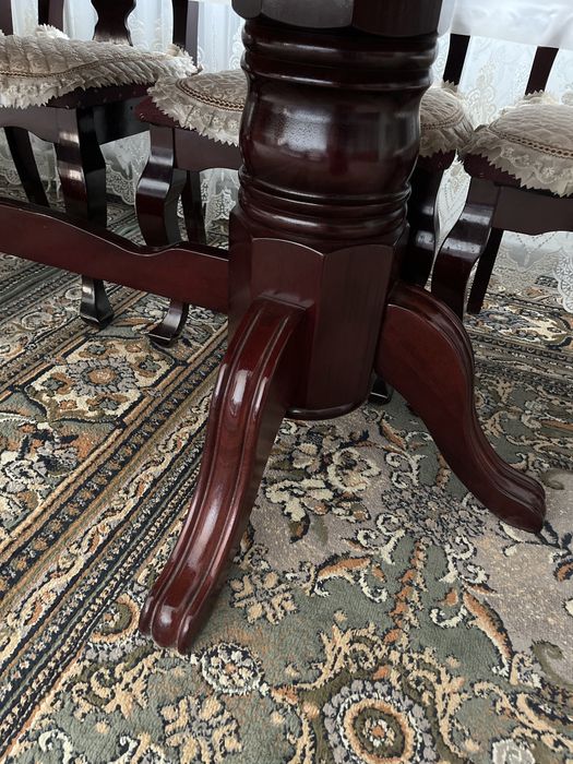 Продам гостиный стол со стульями