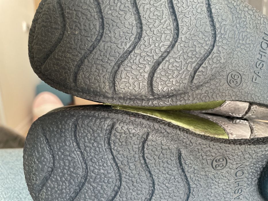 Продаются ботинки