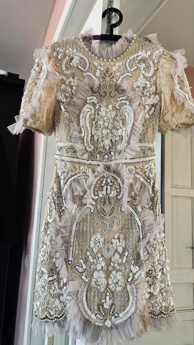 Rochie Asos  bijuterie superbă de vânzare.