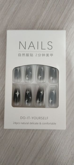 Накладные ногти .