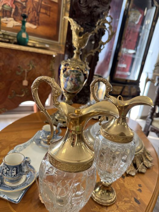 Pereche carafe din sticla si metal aurit