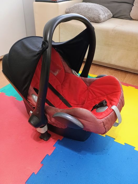 Бебешко столче за кола/кошница Maxi Cosi за бебе(0-13kg) с адаптери