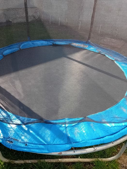 Vând trambulină Malatec