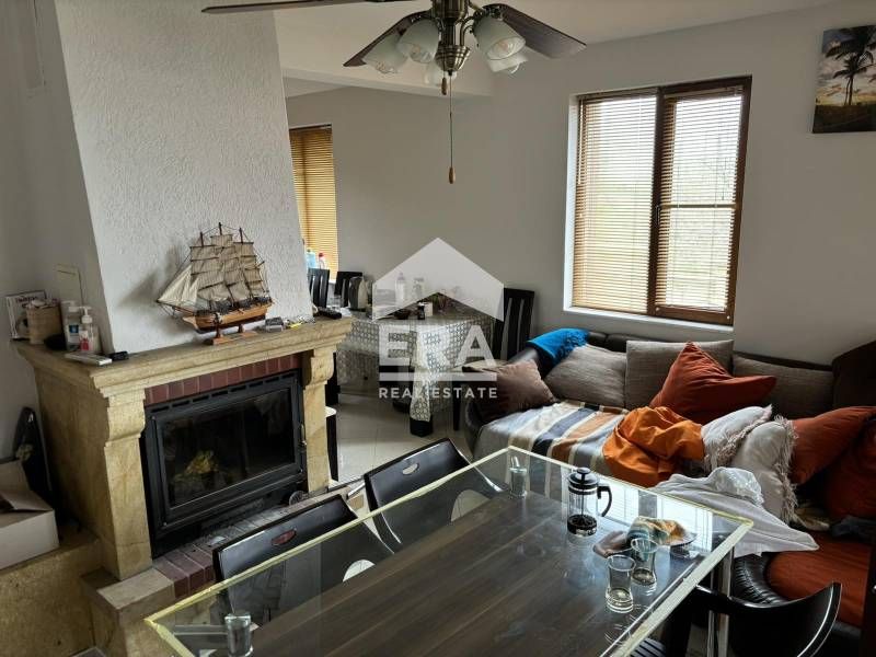 Двуетажна обзаведена къща за продажба, с двор и гараж, на 5 минути от