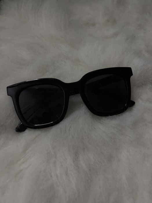 Черни слънчеви очила