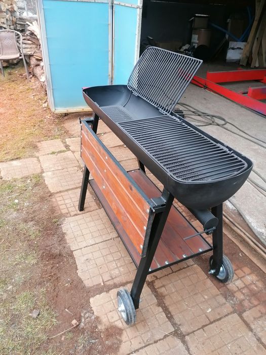 Барбекюта, сачове и скари.