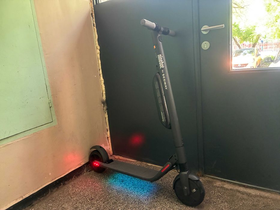 Електрическа тротинетка Ninebot KickScooter ES4 (с две батерии)