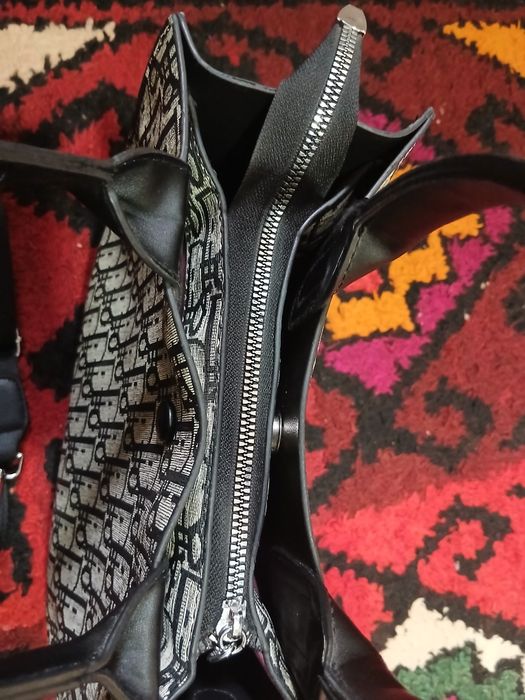 Dior ayollar sumkasi