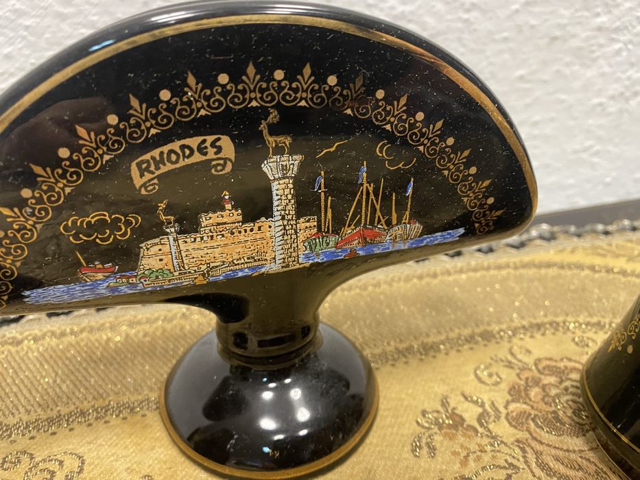 Гръцки салфетник и солници от порцелан