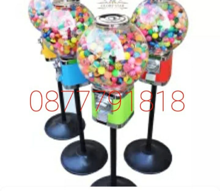 Вендинг машина за топчета и капсули работи с 1 евро  или 50 евро цента