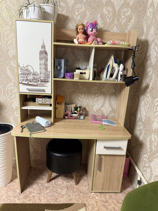 Продам стол шкаф