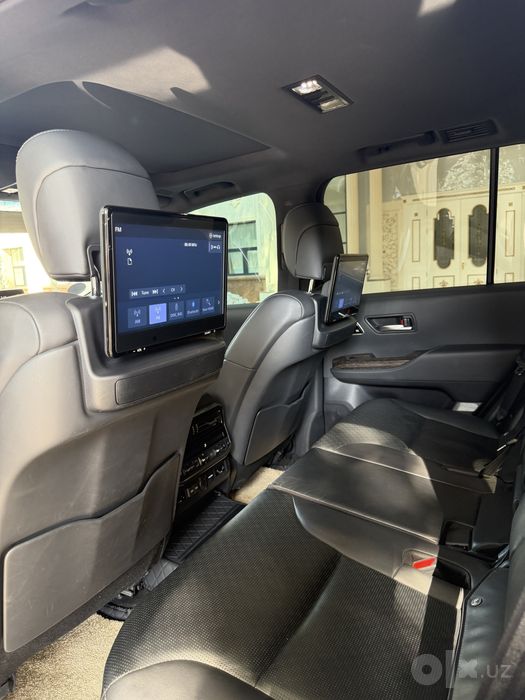 Toyota Land Cruiser 300