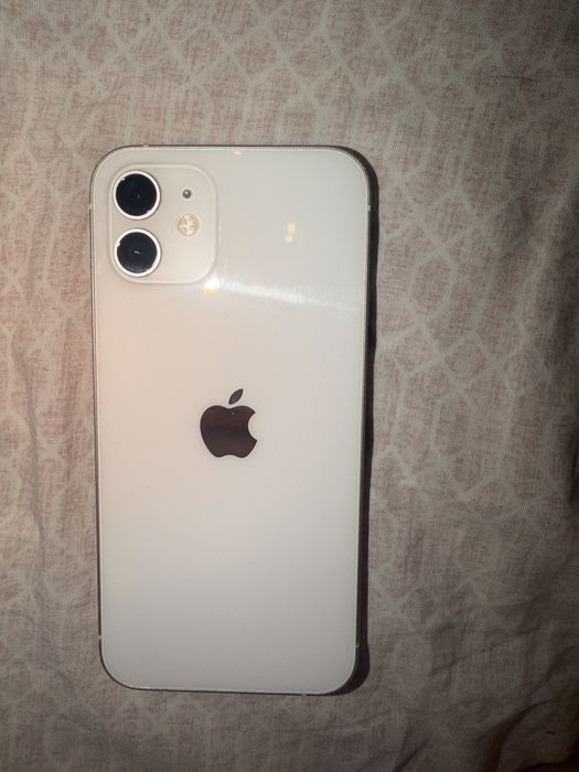 Продам Iphone 12, белый