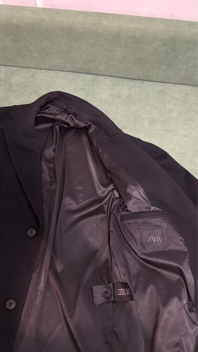 Пальто черное Zara