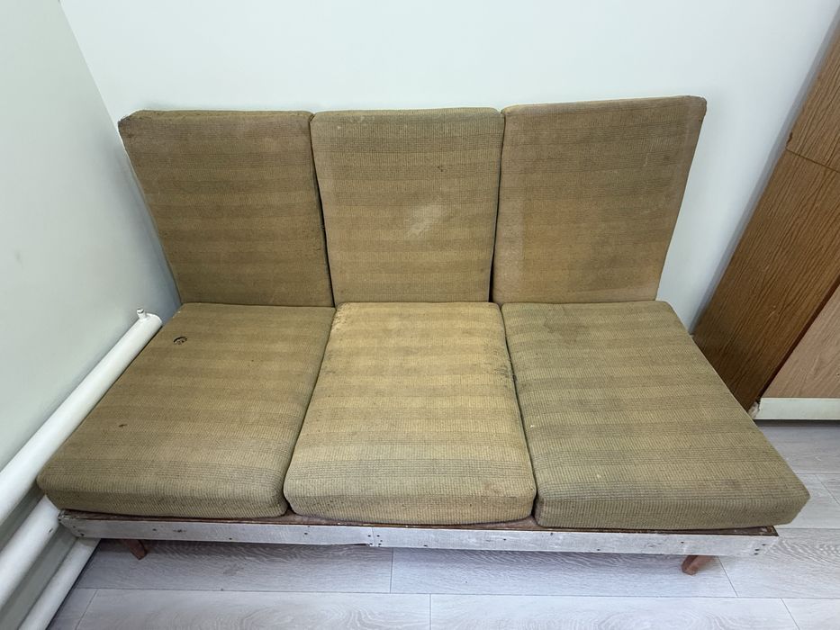 Кровать со спинкой и шкаф. Самовывоз из Кибрая