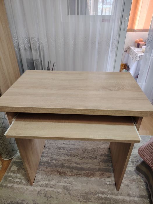 Vând birou calculator nou.