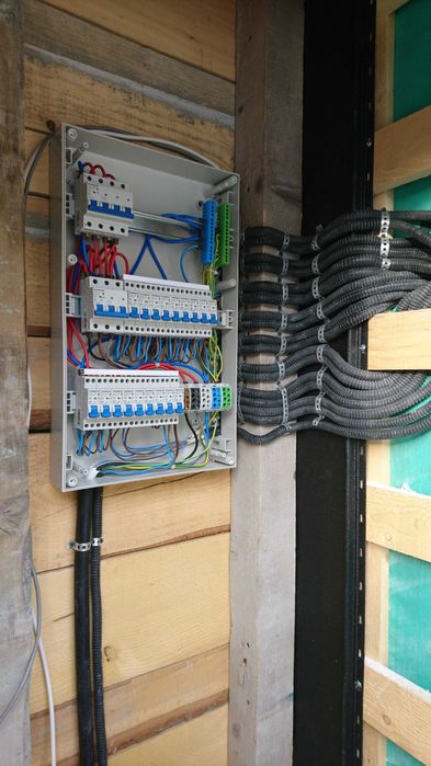 Electrician calificat
