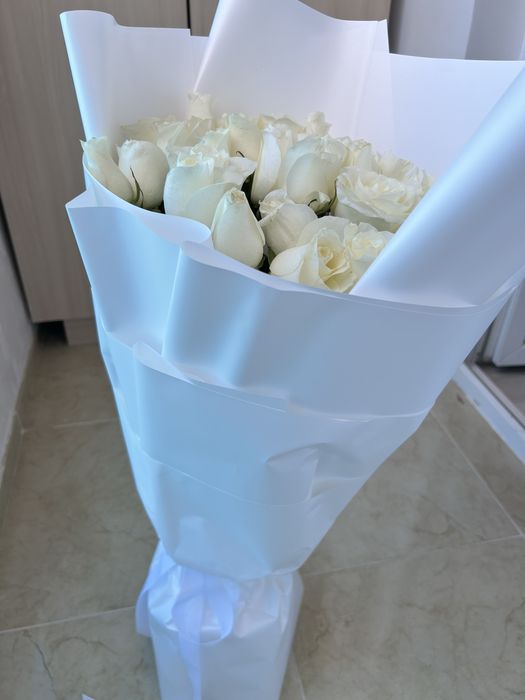 Белые голландские розы 35 шт