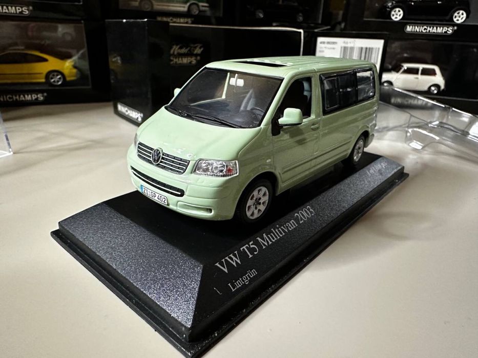 Macheta VolksWagen T5 Multivan 1:43 Minichamps