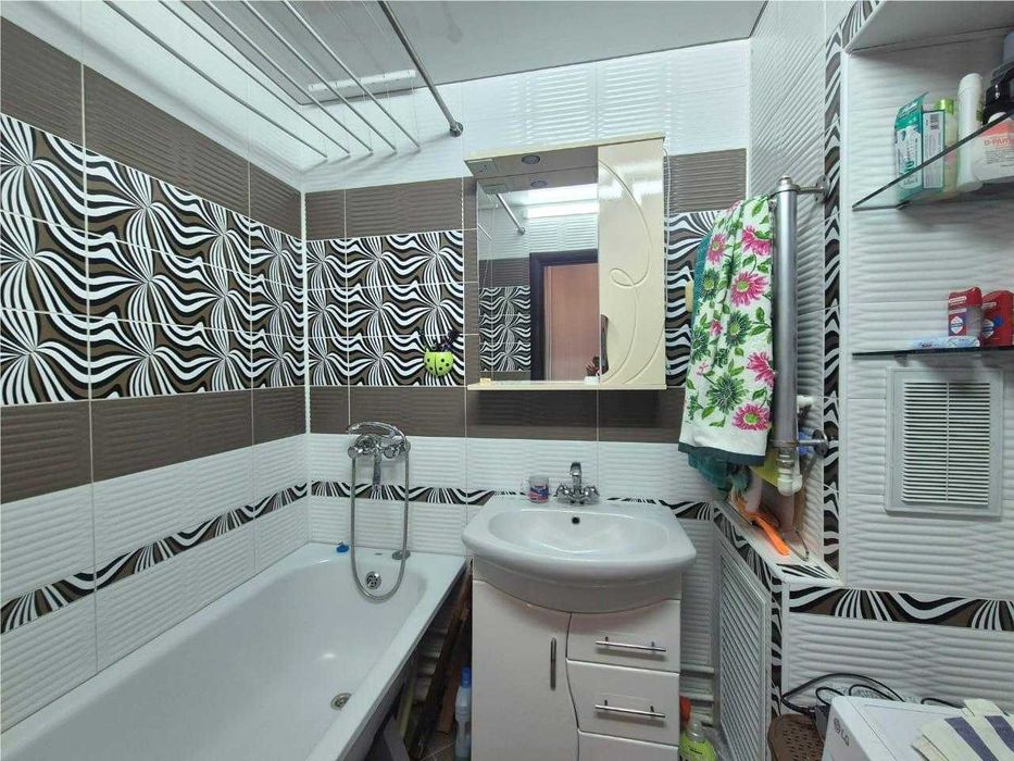 Продам 4 комн квартиру ул./ планировки