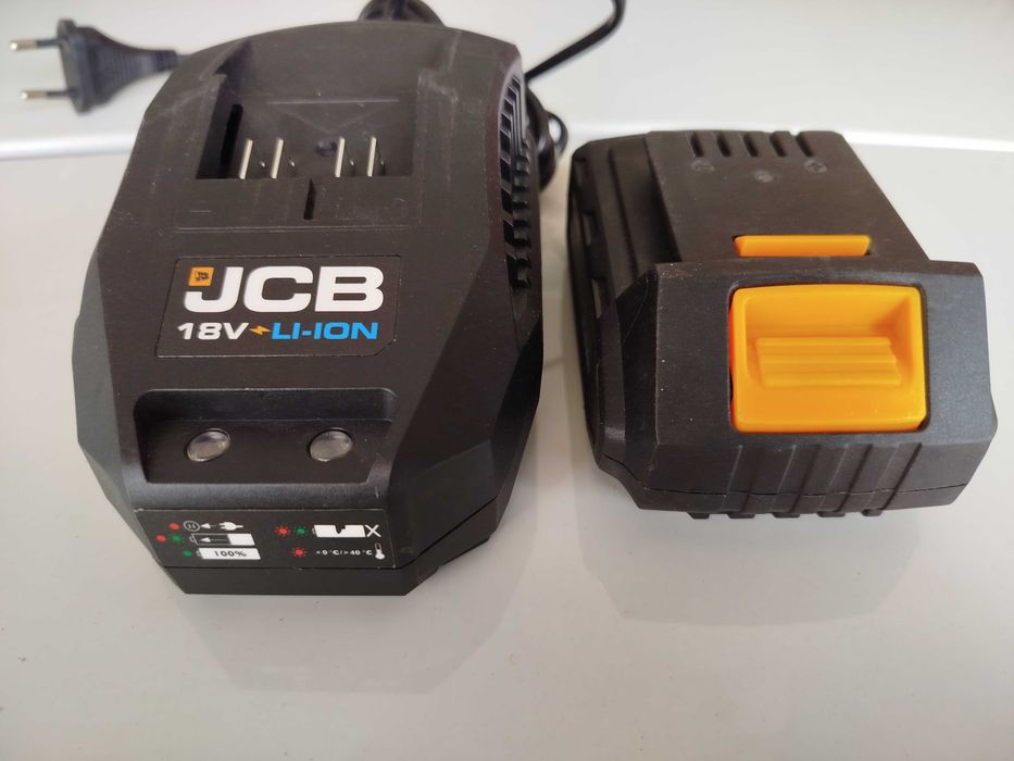 к-т JCB батерия 18V li-ion 2Ah и зарядо 2.4A НОВИ
