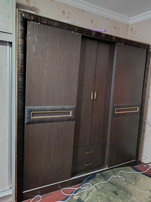 Продам спальный комплект