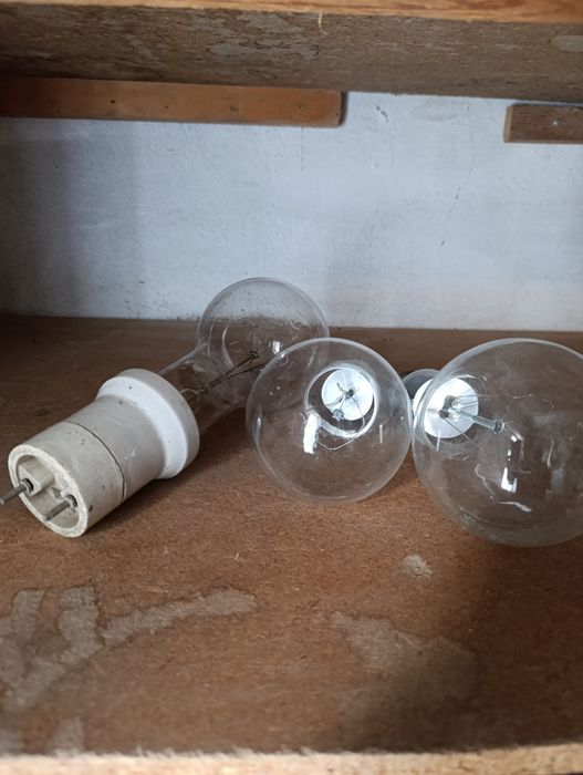 Лампочки.        .