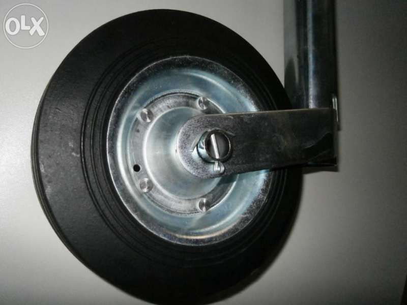 Скоба за опорно колело на туристическо ремарке