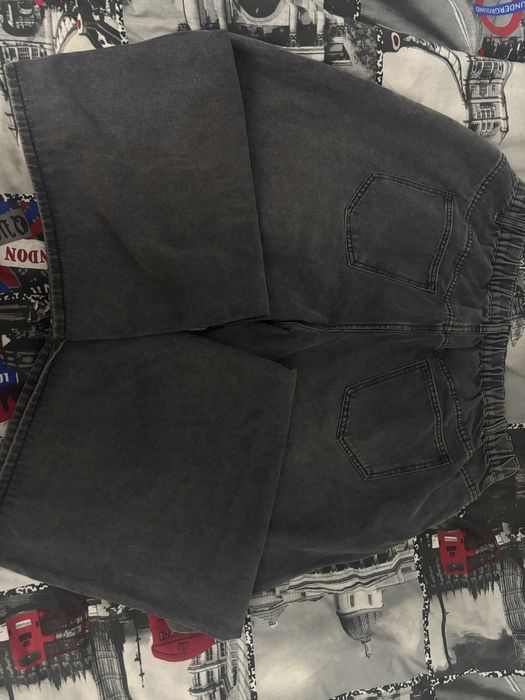 Сиви,разкроени женски дънки