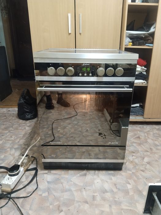 Продам стеклокерамическую плиту Kaiser