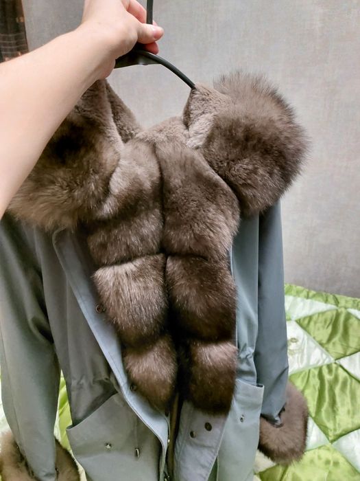 Продам парку с натуральным мехом