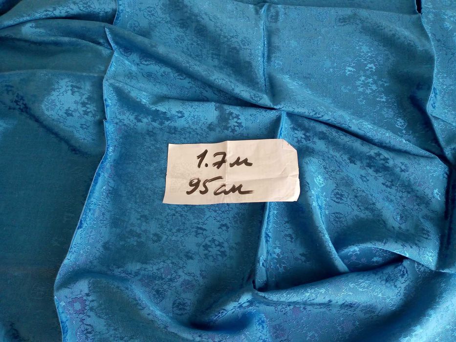 Шикарные ткани с выбитым рисунком.Цена 30 тыс 1 метр