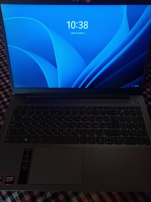 Lenovo IdeaPad (Slim 3) – Ryzen 5 / 40 / 7520U 16GB DDR5 / 512GB SSD 512 GB NVMe SSD 15.6"  AMD Radeon™ 610M