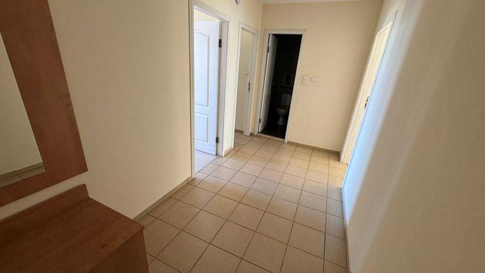 Продавам кухненски шкафове и обзавеждане за хол