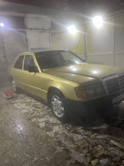 Mercedes benz E200 89год