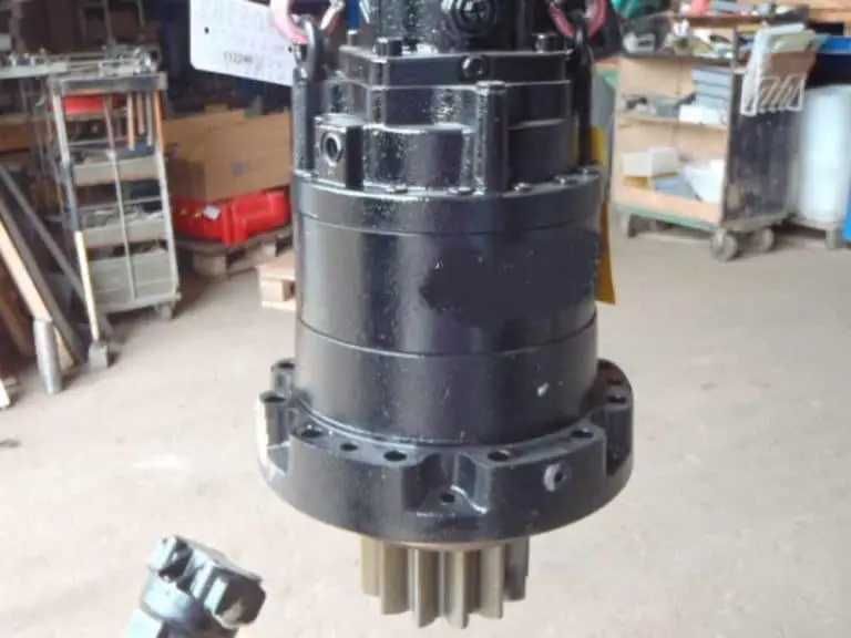 Reductor de rotire excavator New Holland E175, E215, E245, E305, E385
