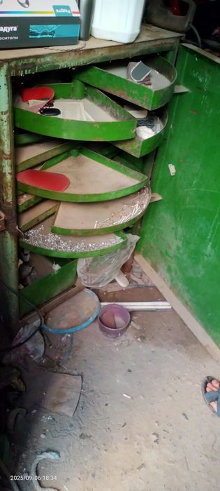 Железный сейф для инструментов