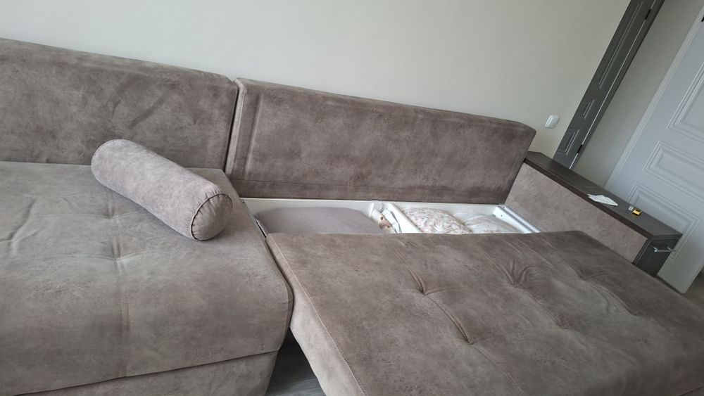 Продам диван, 4 метра 40 см.