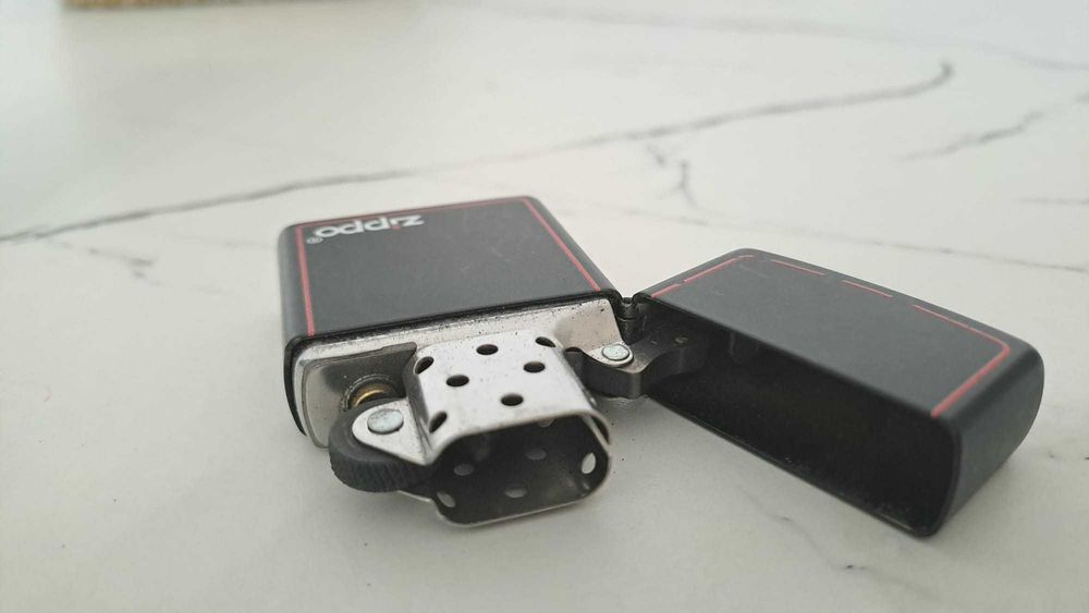 Bricheta Zippo Matte Black originala cu benzina 125ml