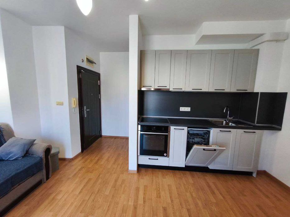 Двустаен апартамент с гараж в Бриз!