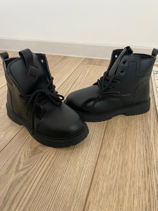 Продам новые ботинки на осень